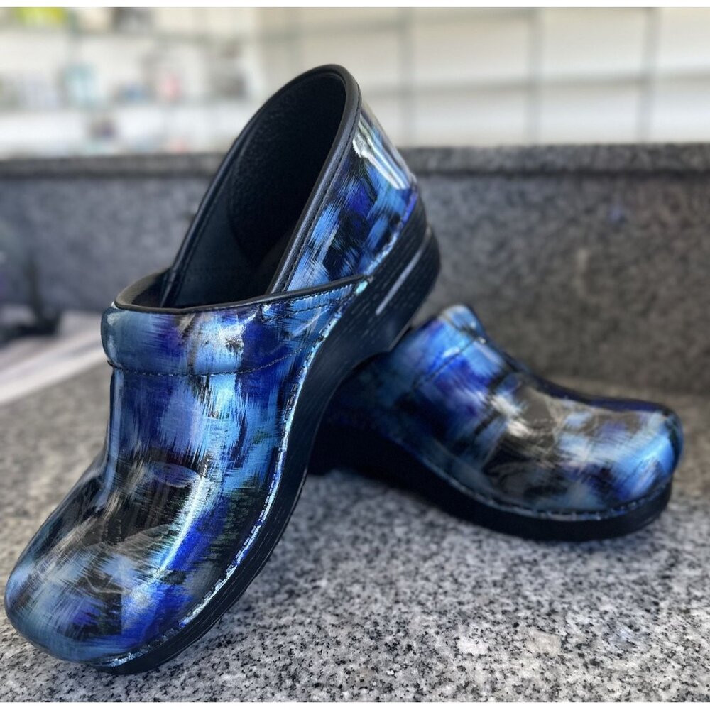 Dansko Womens Professional Clogs Blue Brushstroke Pattern Comfortable Footwear